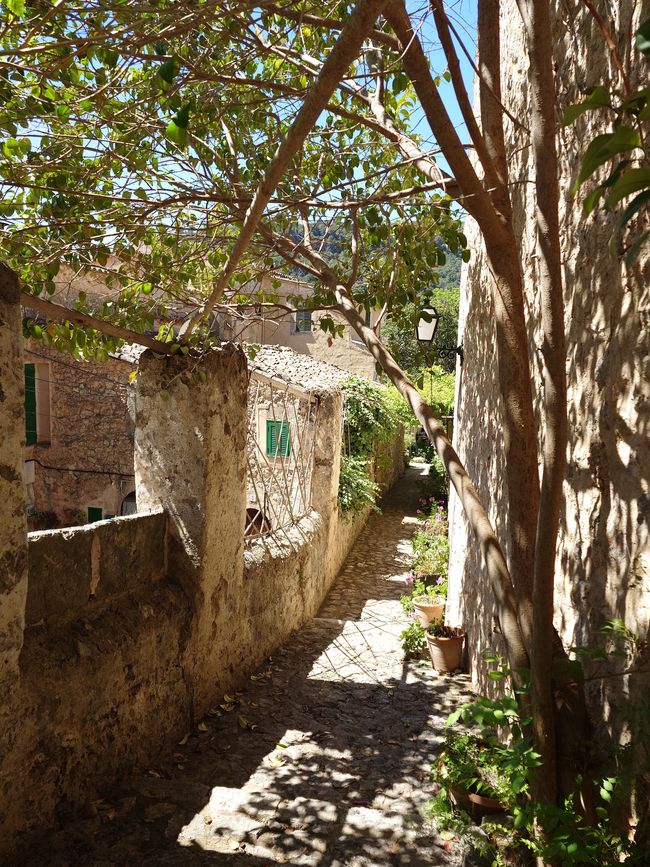 Mallorca Straße im Dorf